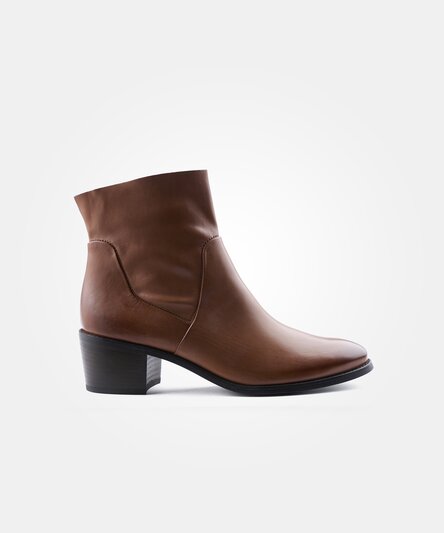 Chelsea ankle boots in medium brown Paul Green